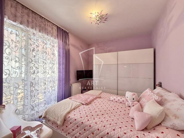 Lux, moderan, uknjižen ID#14902