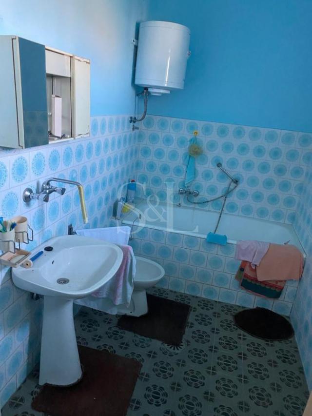 KUĆA U ČONOPLJI