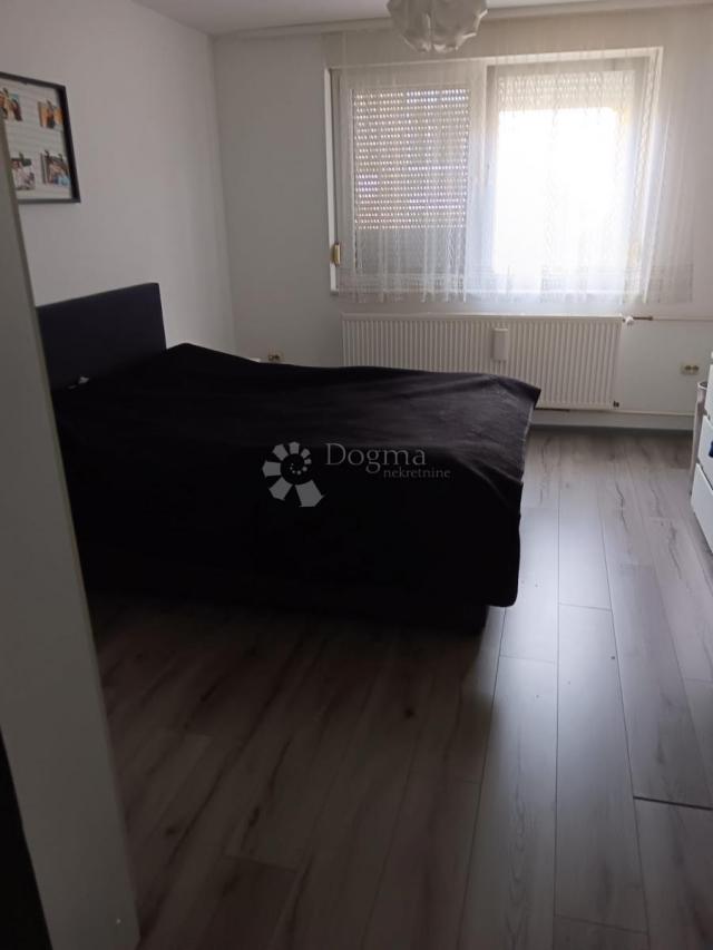 Vukovar: namješten stan 63 m² + garaža