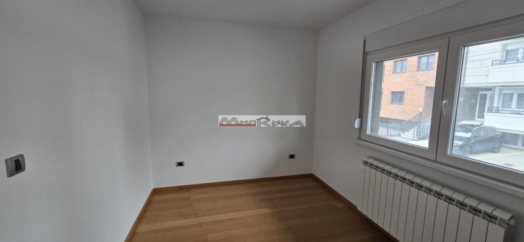 Useljiv NOV prazan 3.5 stan