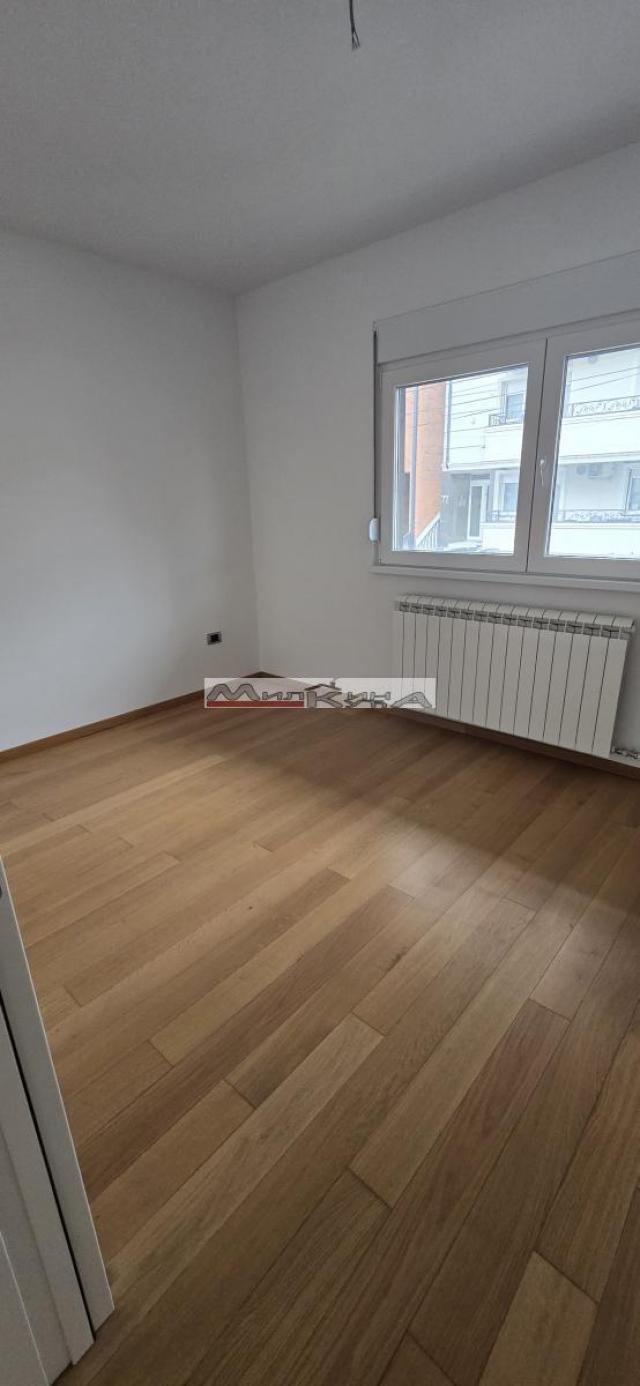 Useljiv NOV prazan 3.5 stan