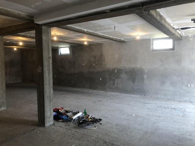 ZEMUN ZEMUN POLJE 180m2 , 750e