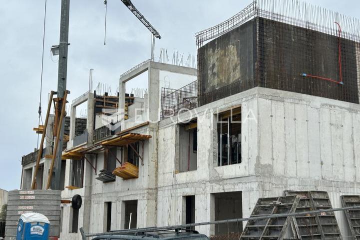 EKSKLUZIVNA NOVOGRADNJA | Sveti Petar na Moru | Kuća u nizu 161 m² | Bazen | 110 m od mora