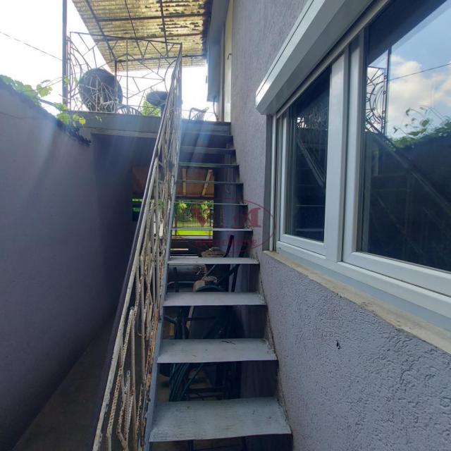 Novi Sad, Kamenjar, uknjižena lepa vikendica 50 m od Dunava