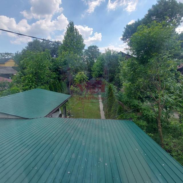 Novi Sad, Kamenjar, uknjižena lepa vikendica 50 m od Dunava