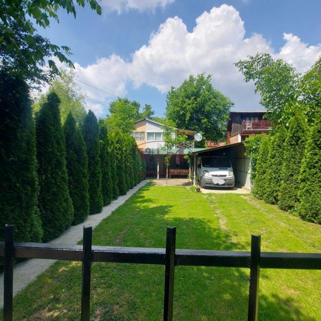 Novi Sad, Kamenjar, uknjižena lepa vikendica 50 m od Dunava