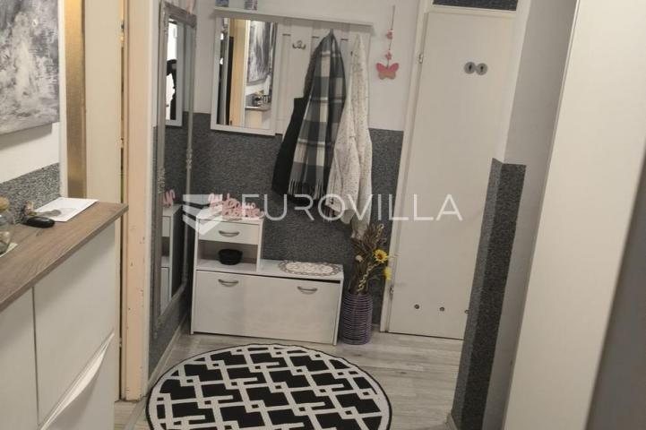 Vukovar, Borovo Naselje, četverosoban stan 92,28 m² na prvom katu s liftom