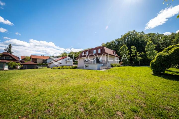 Samobor, Perivoj, obiteljska vila netto površine 323 m² na zemljištu 2.087 m²