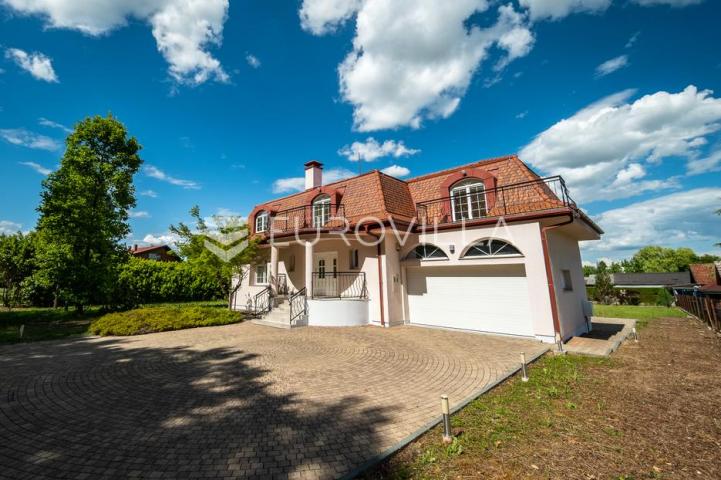 Samobor, Perivoj, obiteljska vila netto površine 323 m² na zemljištu 2.087 m²