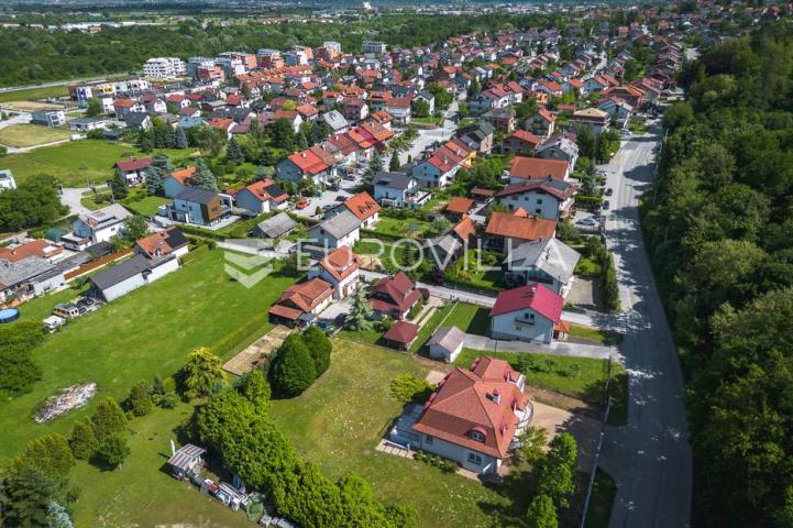 Samobor, Perivoj, obiteljska vila netto površine 323 m² na zemljištu 2.087 m²