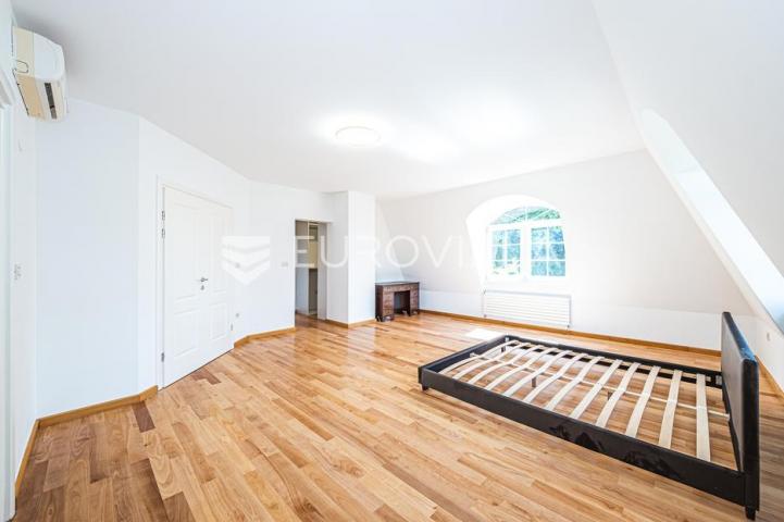 Samobor, Perivoj, obiteljska vila netto površine 323 m² na zemljištu 2.087 m²