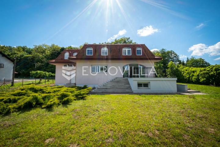 Samobor, Perivoj, obiteljska vila netto površine 323 m² na zemljištu 2.087 m²