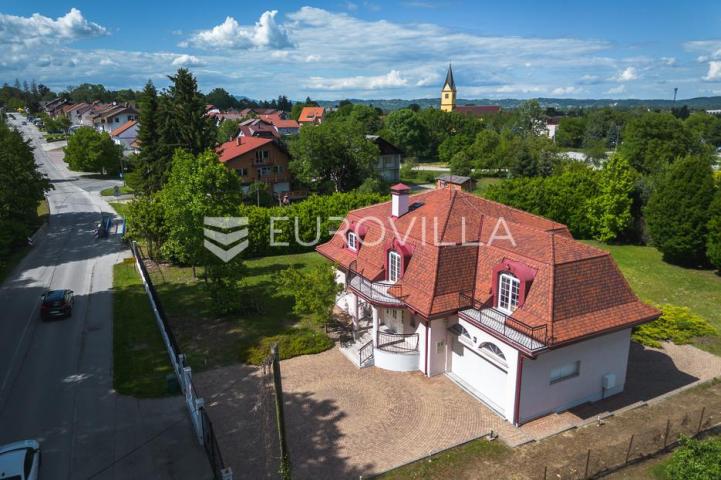 Samobor, Perivoj, obiteljska vila netto površine 323 m² na zemljištu 2.087 m²