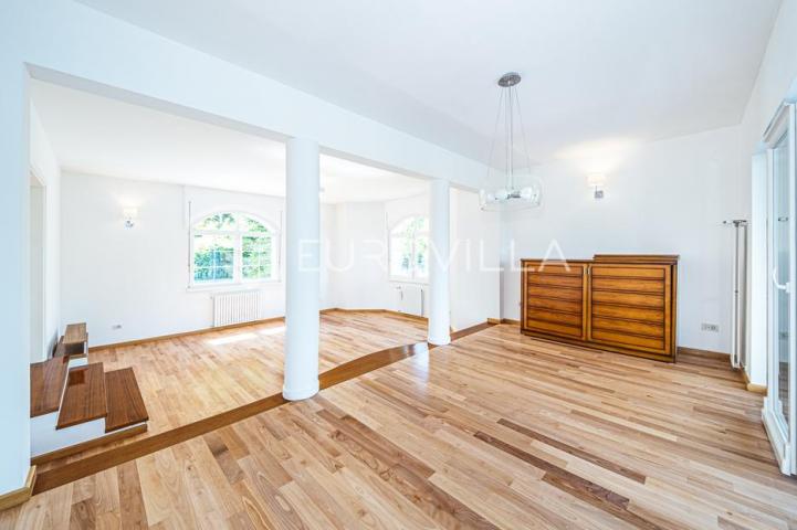Samobor, Perivoj, obiteljska vila netto površine 323 m² na zemljištu 2.087 m²