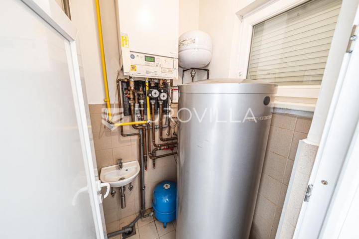 Samobor, Perivoj, obiteljska vila netto površine 323 m² na zemljištu 2.087 m²