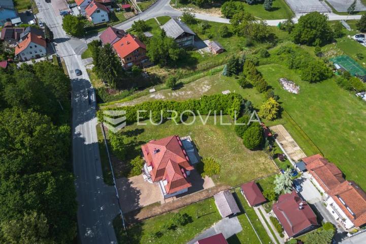 Samobor, Perivoj, obiteljska vila netto površine 323 m² na zemljištu 2.087 m²