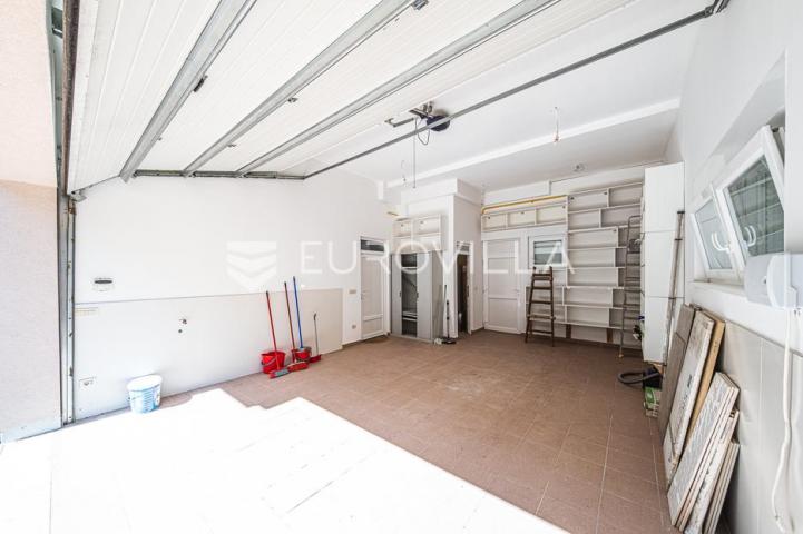 Samobor, Perivoj, obiteljska vila netto površine 323 m² na zemljištu 2.087 m²
