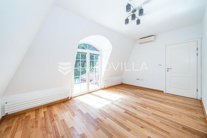 Samobor, Perivoj, obiteljska vila netto površine 323 m² na zemljištu 2.087 m²