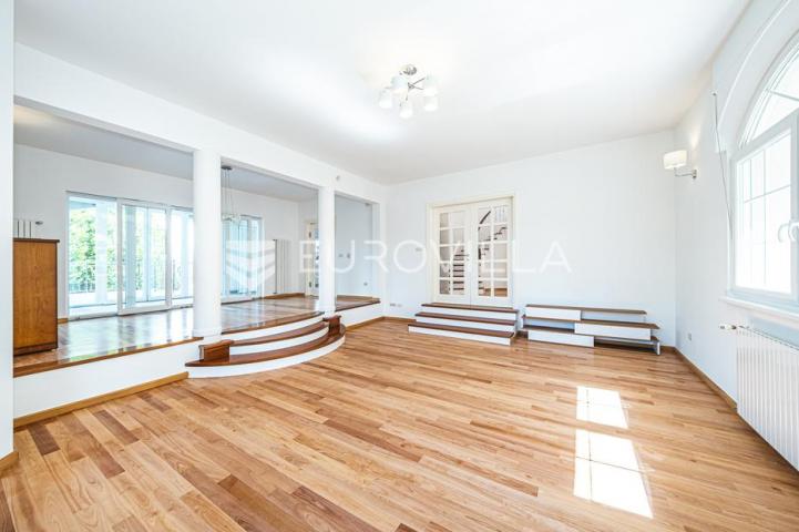 Samobor, Perivoj, obiteljska vila netto površine 323 m² na zemljištu 2.087 m²