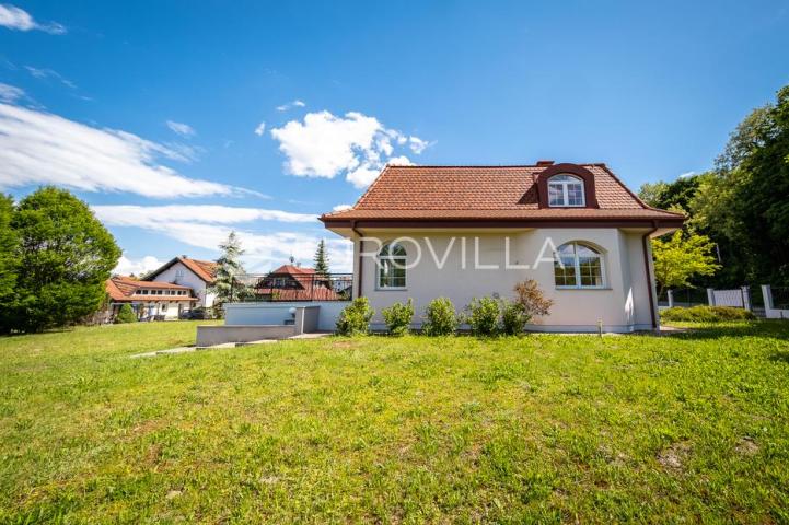 Samobor, Perivoj, obiteljska vila netto površine 323 m² na zemljištu 2.087 m²