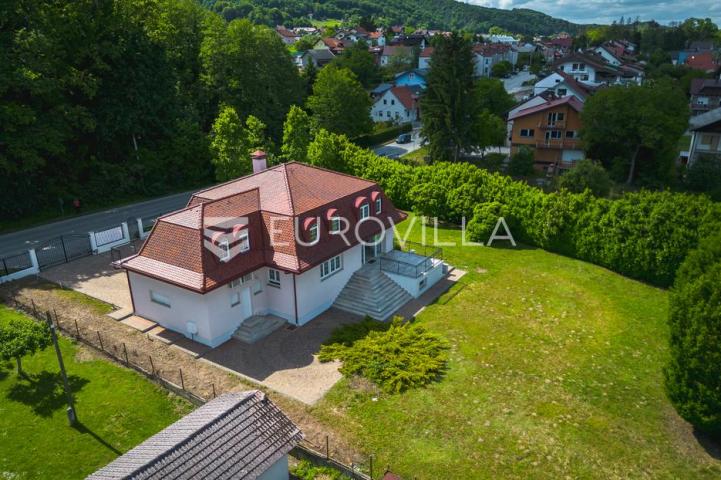 Samobor, Perivoj, obiteljska vila netto površine 323 m² na zemljištu 2.087 m²