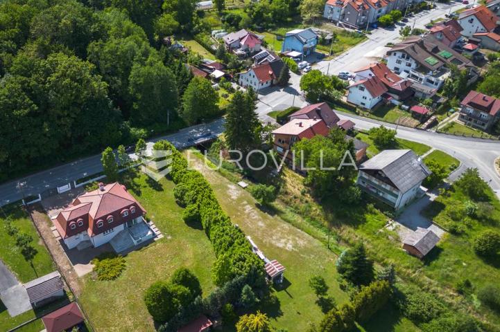 Samobor, Perivoj, obiteljska vila netto površine 323 m² na zemljištu 2.087 m²