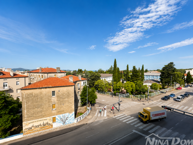 Hrvatska-Zadar-stan u centru grada s velikom terasom i garažom