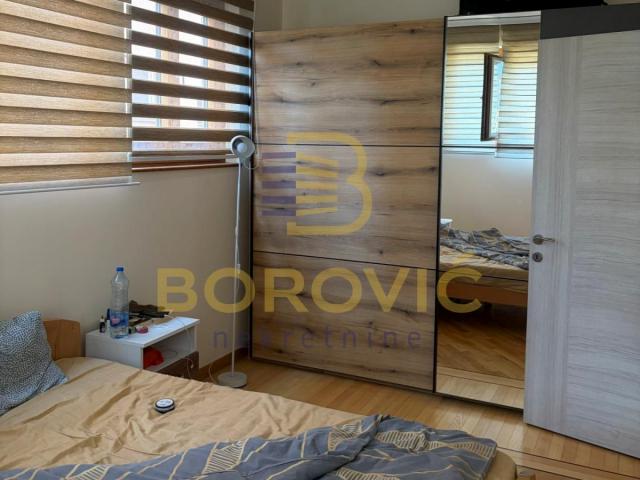 T. C. Stadion, 71m2, poslovni prostor preuređen u dva stana