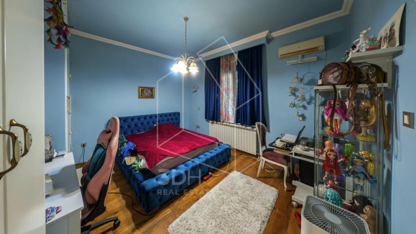 Vanserijski salonac sa baštom i garažom 4.0, 100m2