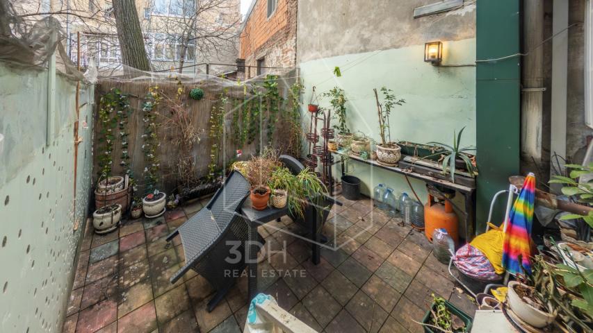 Vanserijski salonac sa baštom i garažom 4.0, 100m2