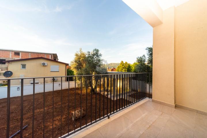 Porodična kuća 280m2 na placu 800m2, Stari Aerodrom - Podgorica