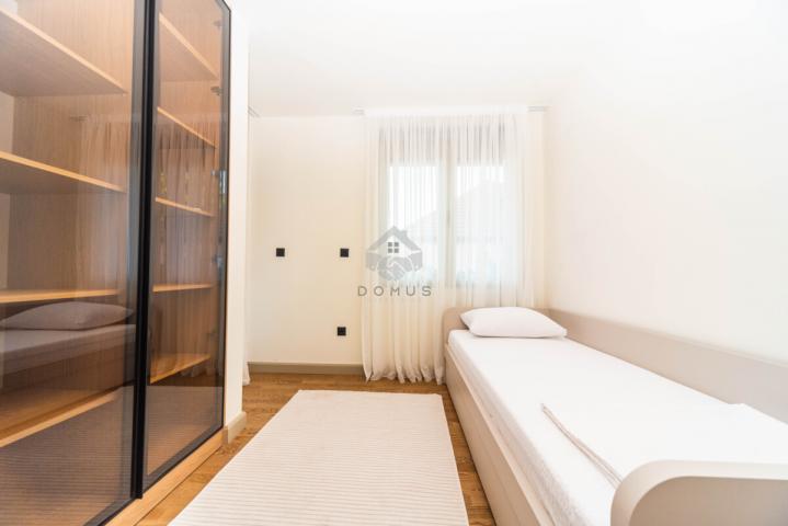 Porodična kuća 280m2 na placu 800m2, Stari Aerodrom - Podgorica