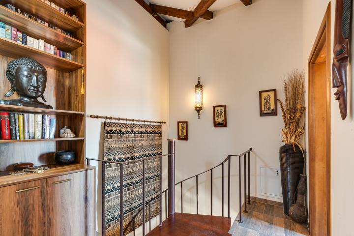 Exclusive Modern House with Authentic Character, Wine Cellar and Panoramic Views