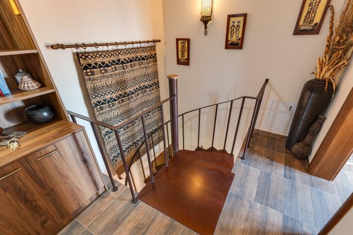 Exclusive Modern House with Authentic Character, Wine Cellar and Panoramic Views
