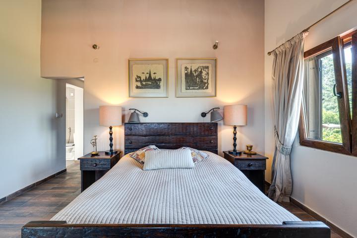 Exclusive Modern House with Authentic Character, Wine Cellar and Panoramic Views
