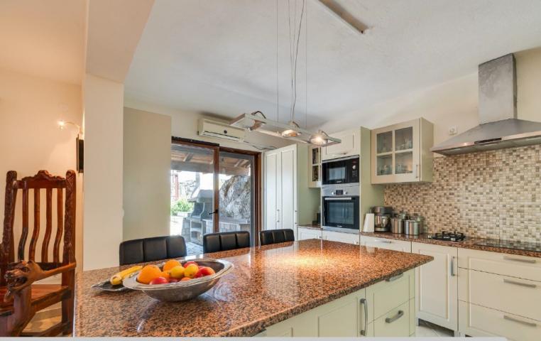 Exclusive Modern House with Authentic Character, Wine Cellar and Panoramic Views