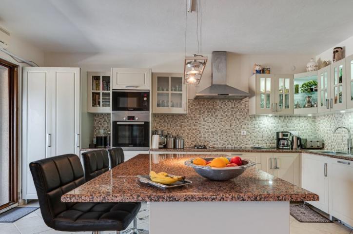 Exclusive Modern House with Authentic Character, Wine Cellar and Panoramic Views