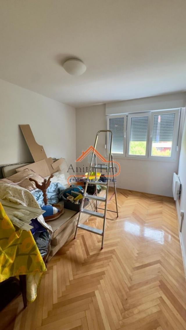 DOBRI -  STAN U BLIZINI SUDA I CENTRA GRADA, 100m2