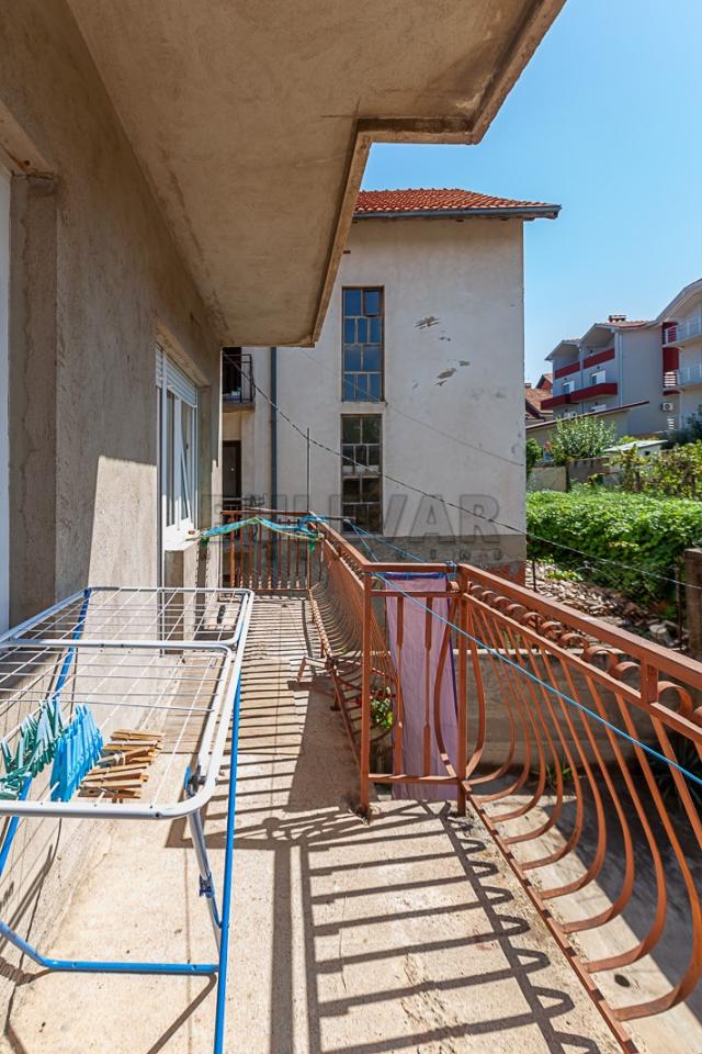 KUĆA NA BUBNJU, kod hotela Tami Residence, dvorište 118m2, 186m2