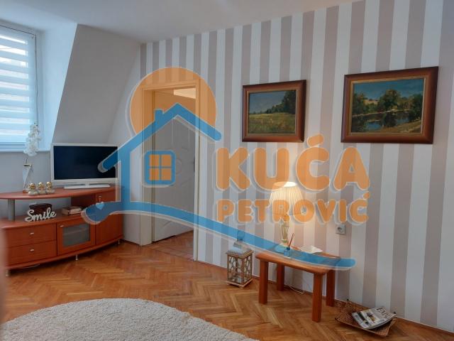 Dvosoban stan 55m2  pored pešačke zone, strogi centar