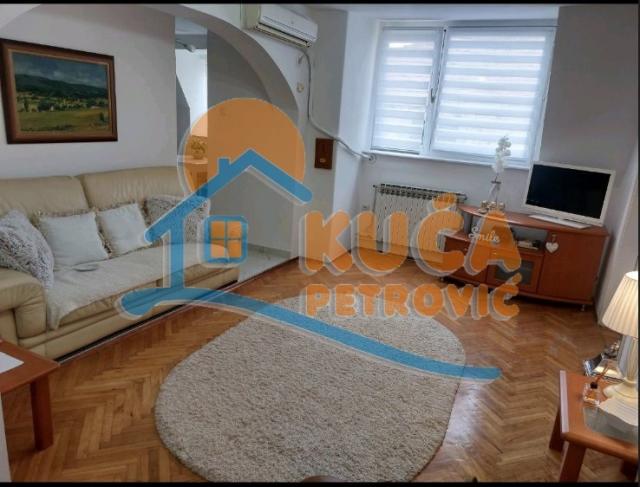 Dvosoban stan 55m2  pored pešačke zone, strogi centar