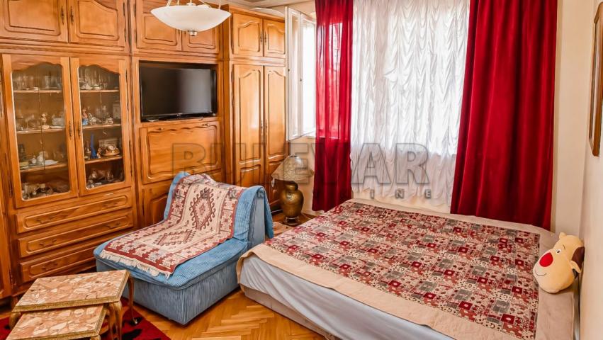 Centar, trosoban stan, 63 m2, II sprat