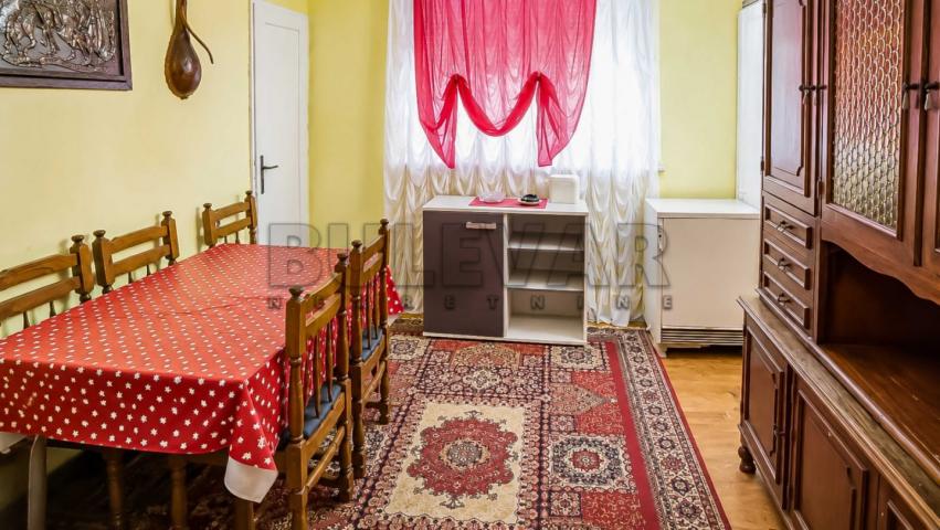 Centar, trosoban stan, 63 m2, II sprat