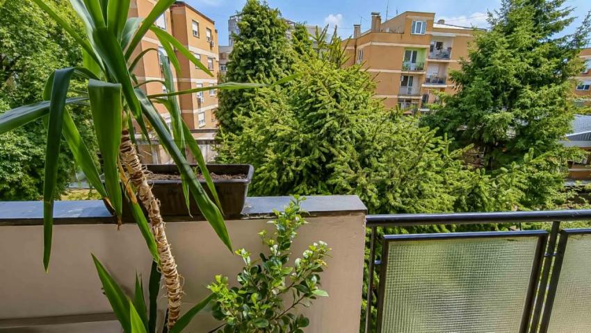 Centar, trosoban stan, 63 m2, II sprat