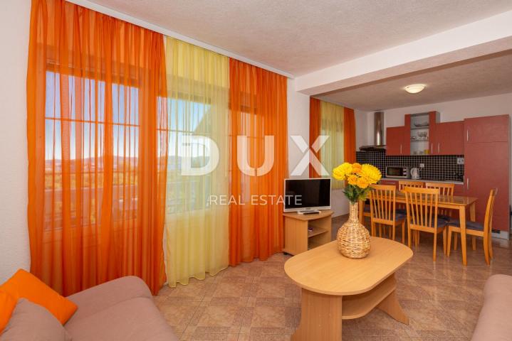 BIOGRAD, SVETI FILIP I JAKOV - SNIŽENO! Apartmanska kuća s bazenom i pogledom na more