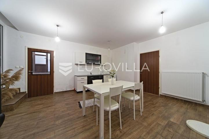 Osijek, Gornji grad, uređen i opremljen poslovni prostor za najam, površine 101,92 m²