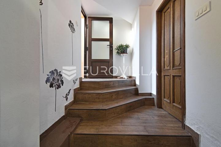 Osijek, Gornji grad, uređen i opremljen poslovni prostor za najam, površine 101,92 m²