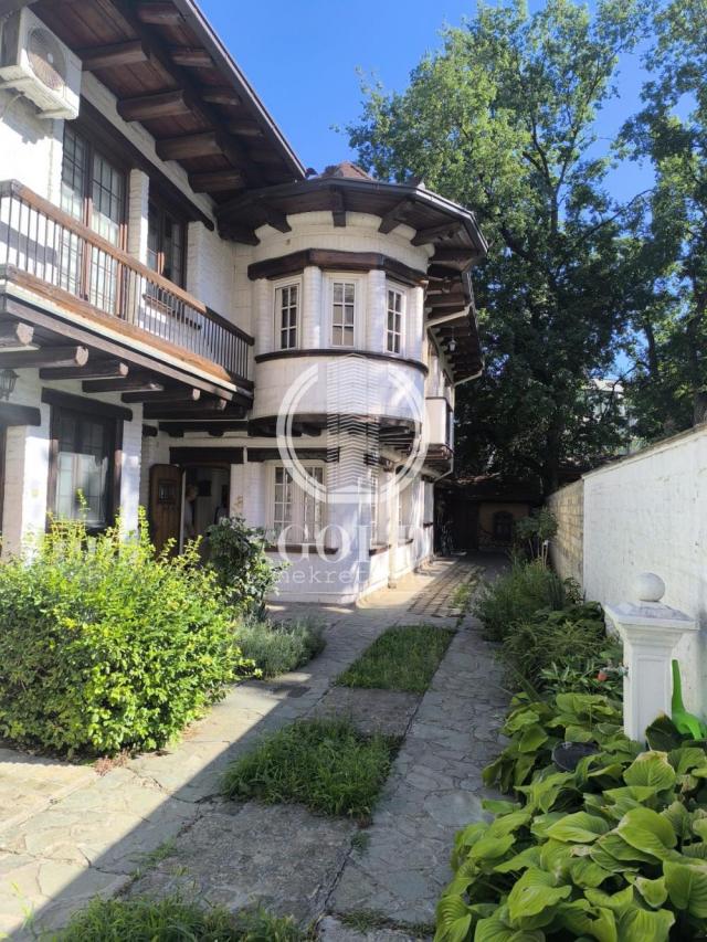 Izdaje se kuća u centru ključ u kancelariji ID#12432