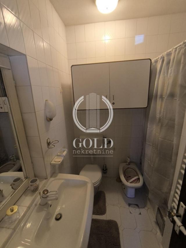 Izdaje se kuća u centru ključ u kancelariji ID#12432