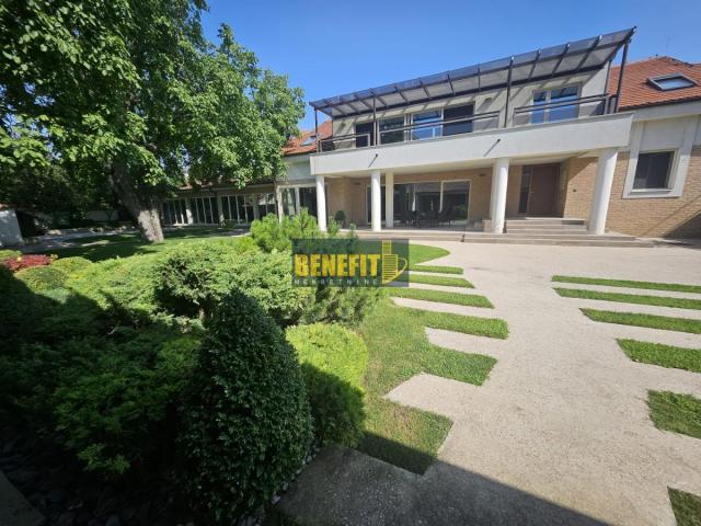 Lux vila sa bazenom u Zemunu